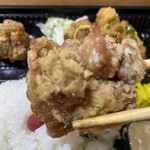 一やのチキン南蛮 - から揚げ、一個が大きい表に合わずお箸にピントが合っちゃって