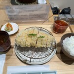 Seisansha Kumiai Tonkatsu Gensui Ton - とんかつ定食 1種（これにサラダが付きます）
