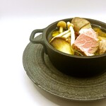 BISTRO SAKABA DOM’S - 豚肩ロースときのこのアヒージョ