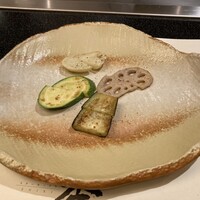 ステーキハウス四季 - お肉の前に焼き野菜、ズッキーニに徳島産のレンコン等(徳島産のレンコンは特別だとか…( ˊ̱˂˃ˋ̱ ))