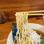 ラーメン たのしみ - ちぢれ麺