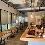 焼き芋専門店 維新蔵 - お好きなお芋のおやつをゆっくりお選び頂けます
