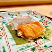 末冨 - 昆布〆の赤貝と鮃縁側　見た目通り旨いですよ♫
