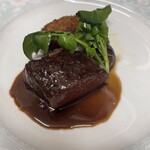 Bistro Dining Blanc-Bec - 