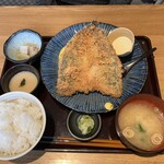 炭焼治郎 - 治郎のアジフライ定食