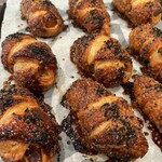 焼き芋専門店 維新蔵 - 蜜芋のパイ包み