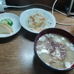 味の蔵どんつく - 味噌汁、漬物、サラダ