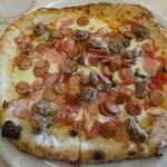 窯蔵 - 3種肉のピザ