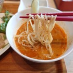 シンガポール・シーフード・リパブリック - 麺リフト