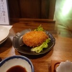 季節の手づくり惣菜 おおとみ - 肉じゃがコロッケ