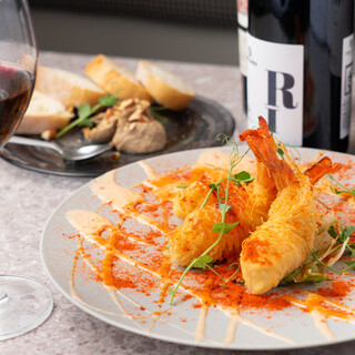 We also offer a wide variety of a la carte dishes that can be enjoyed as an accompaniment to alcohol.