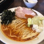 麺屋 真心 - 赤辛ラーメン（1辛）大盛　900+100円
