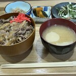串揚げ ファットファミリー - 日替り定食　牛丼