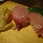 魚っ喰いの田 - 「天然ぶり握り」500円×2貫