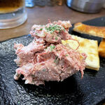 立ち呑み ビアジオ - リエットはコンビーフに玉ねぎと粉チーズを加えてマヨで和えた物。