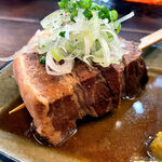 立ち呑み ビアジオ - 角煮串（200円）