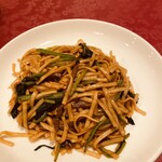 月苑飯店 - チャウメン ほうれん草 牛肉