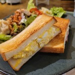 ピース コーヒーロースターズ 西新橋店 - タマゴ、ハムチーズサンド しっかり リベイクしてくれたのでカリカリ もっちりとても美味しい