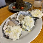 BURRATA - 生カキのストラチャテッラがけ