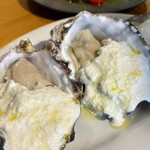 BURRATA - 生カキのストラチャテッラがけ