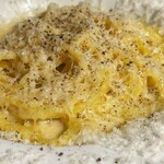 BURRATA - ペコリーノチーズと黒胡椒のパスタ　カチョエぺぺ風