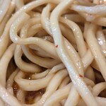 Takano Tsume - 麺はこんな感じ
                        低加水で太めal dente
                        行徳で一番美味い麺！と言っても過言でない