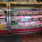 登美や精肉店 - 店内