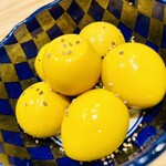 すし酒場 さしす - 【ウズラ卵のスパイス煮】319円。カレーの味付け。