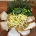横浜家系らーめん 天王家 - ネギチャーシューメン、TPのり、ほうれん草