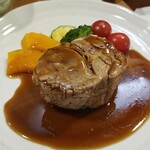 キッチン ブルー グローブ - 豚肩ロースポシェのアップ