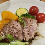 キッチン ブルー グローブ - 野菜のドレッシングを絡めて