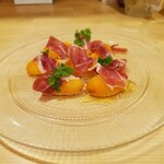 カジュアルフレンチBar 7FUKU - 生ハムとビワ