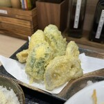 Honkakuha Hakata Udon Hasida Taikiti - 野菜天は、蓮根、ピーマン、トロナス