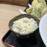 Honkakuha Hakata Udon Hasida Taikiti - チーズ追い飯には黒胡椒も振りかけられてます