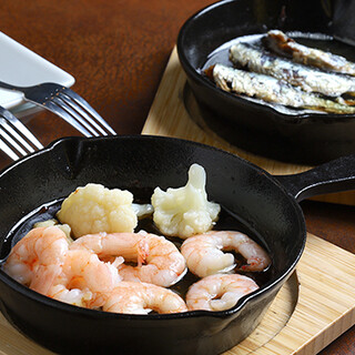 Enjoy the taste of hot Seafood and vegetables with teppan Ajillo