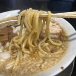 燕三条らーめん潤 - もっちり食感の太麺が背脂スープと最高の相性
