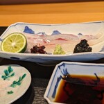 おたぎ - 明石鯛。7時間ほど締めた鯛、もっちりとした弾力とコリコリと食感が楽しめます。
      そして、綺麗にとろける脂を感じる。