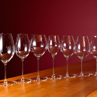 ぶどうの品種に併せてグラスを選択。こだわりのワイングラス