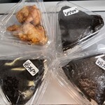 ランチ ボックス キッチン - おにぎりは1個130円、唐揚げは2個100円