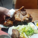 ナカガワ☆スエ食堂 - たっぷりと肉が付いてます！食べ応え抜群！