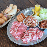ハーバー ビレッジ - ハーバーBBQセット。焼きおにぎりや、サンド用バゲットが付いています。