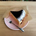 サンカク カフェ - 料理写真:バスクチーズケーキ