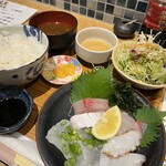 津田屋食堂 - 