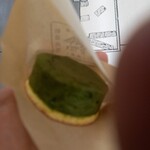 朝霧高原菓子舗 - 抹茶チーズケーキ、イチゴソース