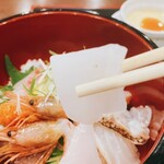 味処 真 - 海鮮丼　ご飯少なめ　　イカ