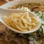 喜一 - 曽我製麺の中太麺