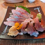 酒場かんかん - イサキの刺し身。アレンジしていて旨い!!