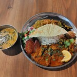 BIG SPICE - 料理写真:カレー2種プレート(チキンとポークビンダル)