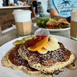 Morning Brew Coffee & Bistro Kaka’ako - Pancakes & Fresh Fruit $12.25／House Coffe Medium $3.70