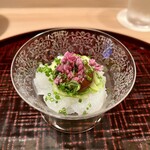 248559599 - すみイカのうえに卵黄。混ぜ混ぜして食べます。とても美しく、そして美味しい。